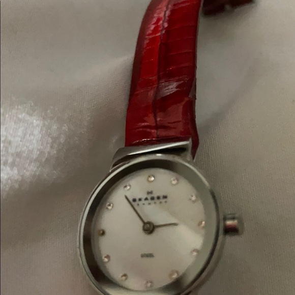 Watch - Picture 1 of 4